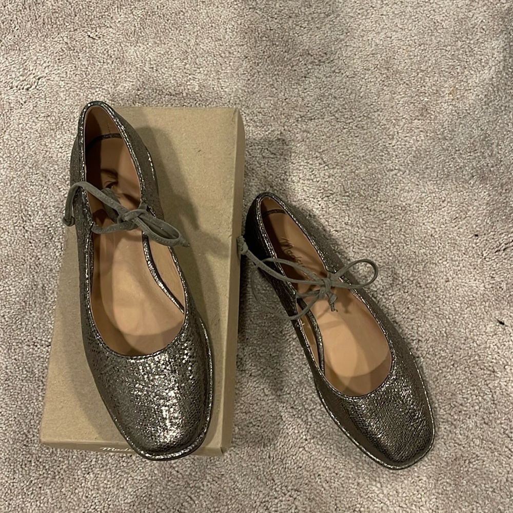 Madewell Tie flats metallic leather size 7 in Pewter